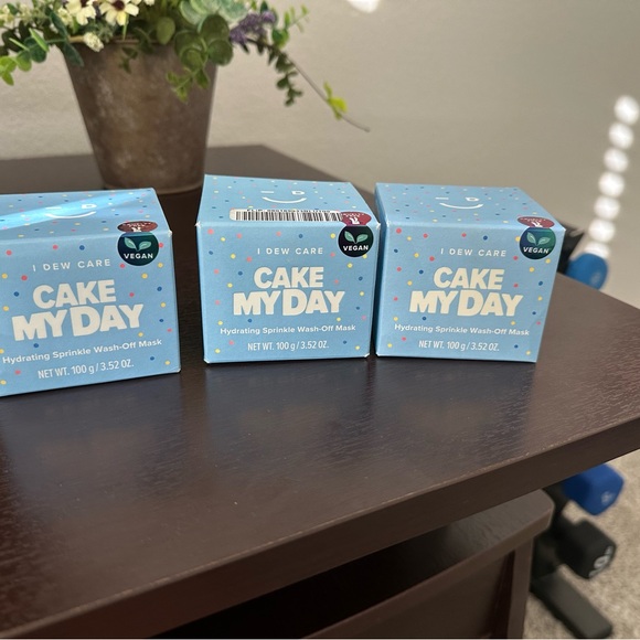 Cake My Day Hydrating Mask - Blue - Picture 1 of 2